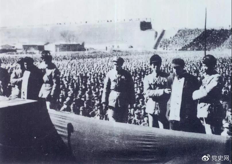 1952年2月10日,河北省召开公审大贪污犯大会,经最高人民法院批准,判处大贪污犯刘青山(原中共天津地委书记)、张子善(原天津地委副书记)死刑。